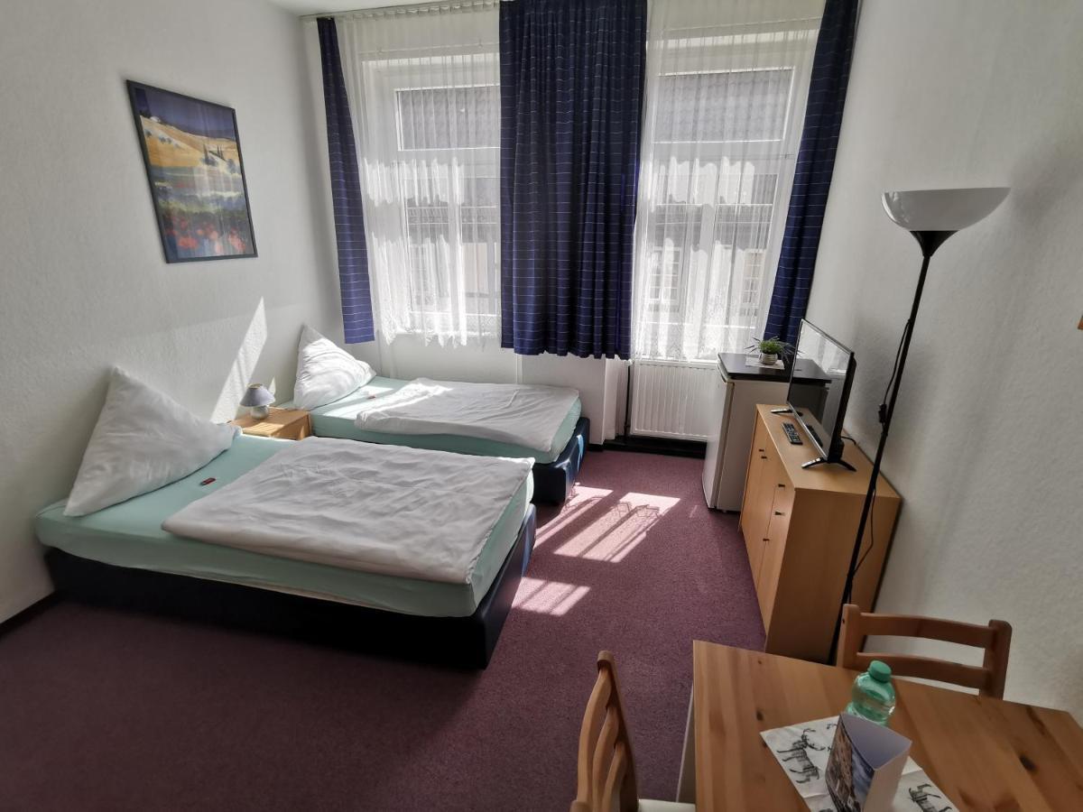 Hotel-Pension Zum Hirsch Hattersheim am Main Esterno foto