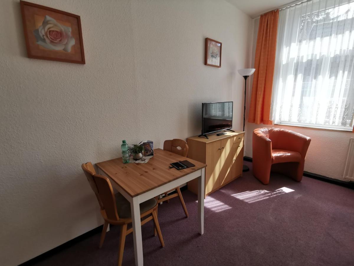 Hotel-Pension Zum Hirsch Hattersheim am Main Esterno foto