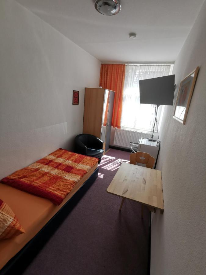 Hotel-Pension Zum Hirsch Hattersheim am Main Esterno foto