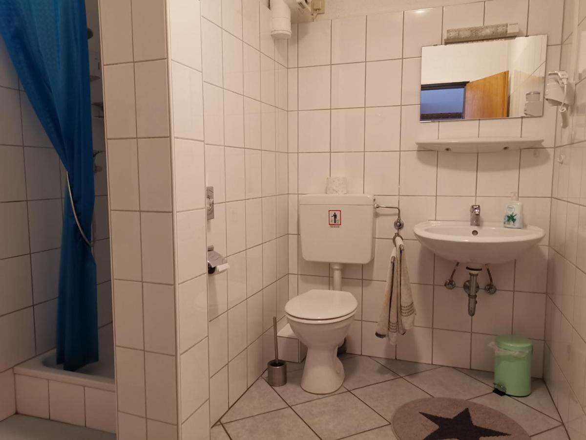 Hotel-Pension Zum Hirsch Hattersheim am Main Esterno foto