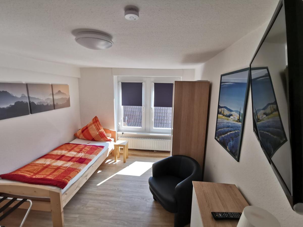 Hotel-Pension Zum Hirsch Hattersheim am Main Esterno foto
