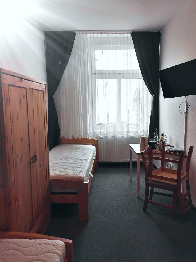 Hotel-Pension Zum Hirsch Hattersheim am Main Esterno foto