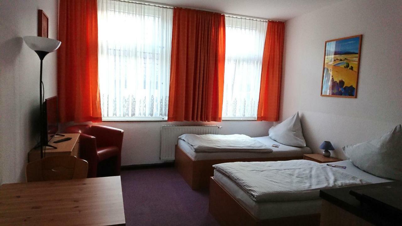 Hotel-Pension Zum Hirsch Hattersheim am Main Esterno foto